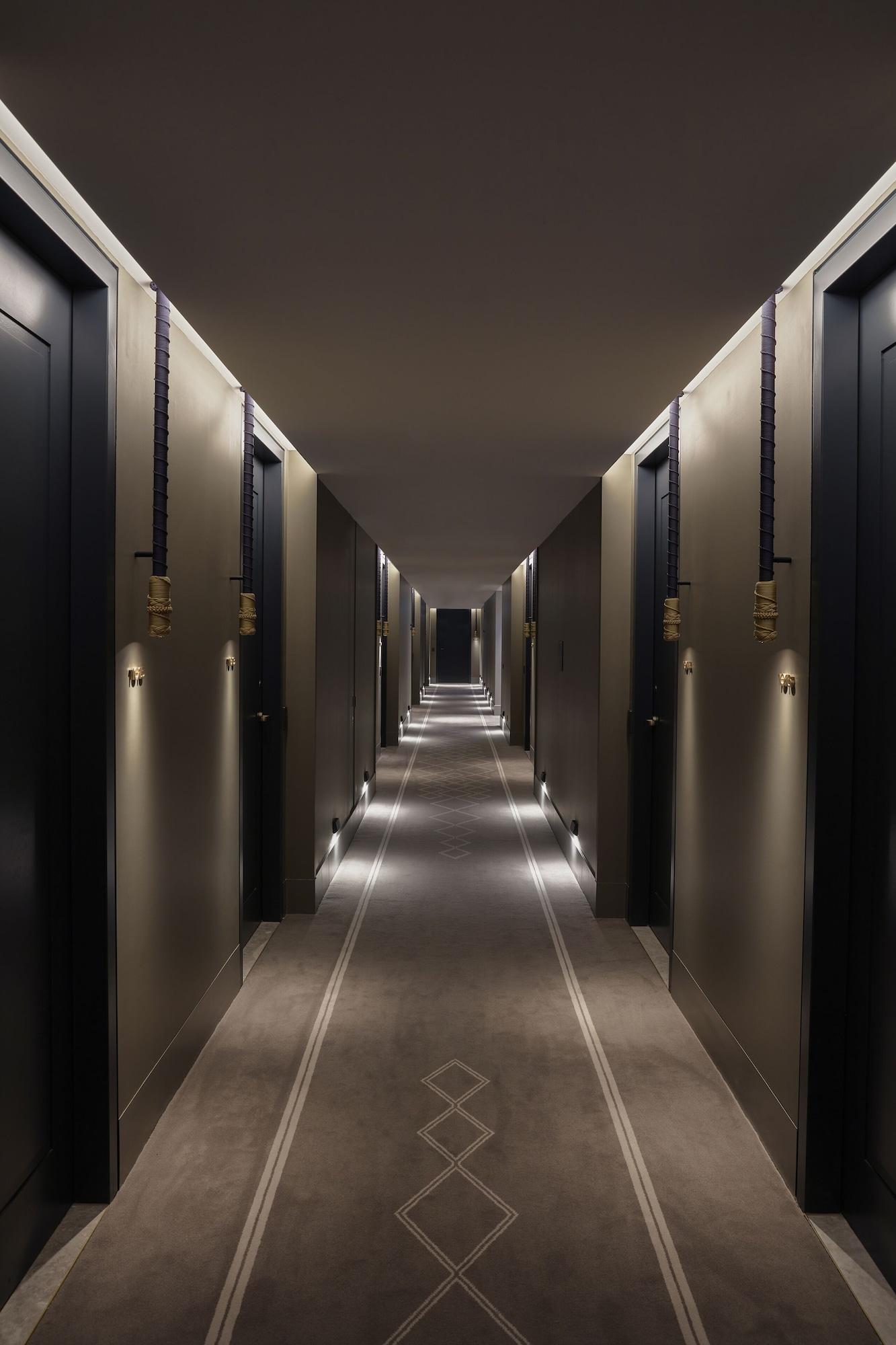 Hilton Melbourne Little Queen Street Buitenkant foto A corridor at the hotel