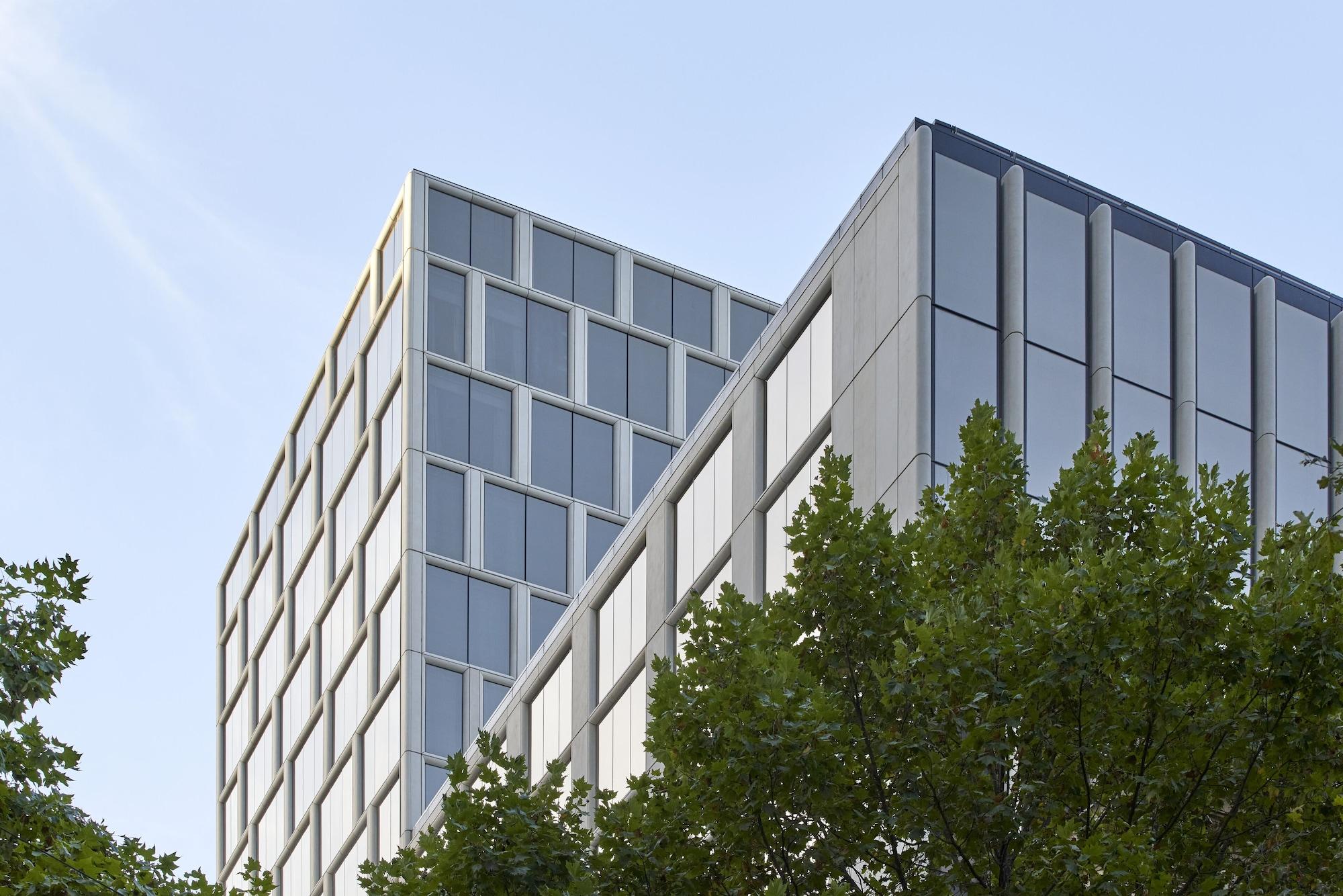Hilton Melbourne Little Queen Street Buitenkant foto The new building of the University of Cambridge Judge Business School