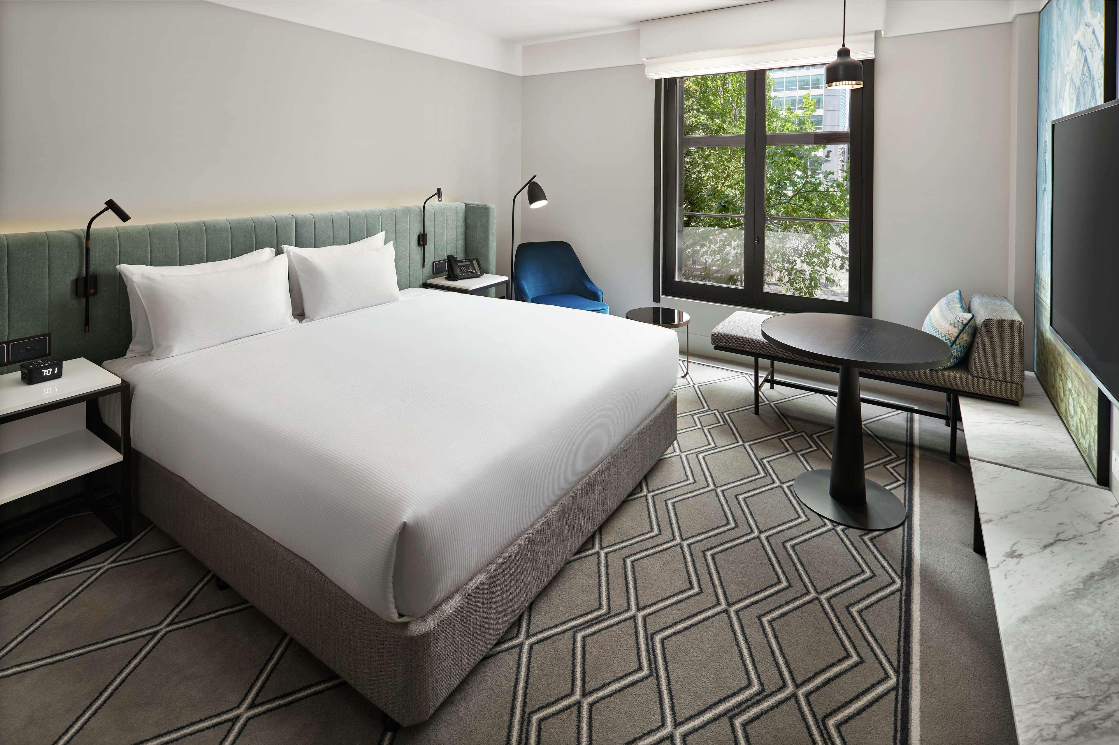 Hilton Melbourne Little Queen Street Buitenkant foto A room at the hotel