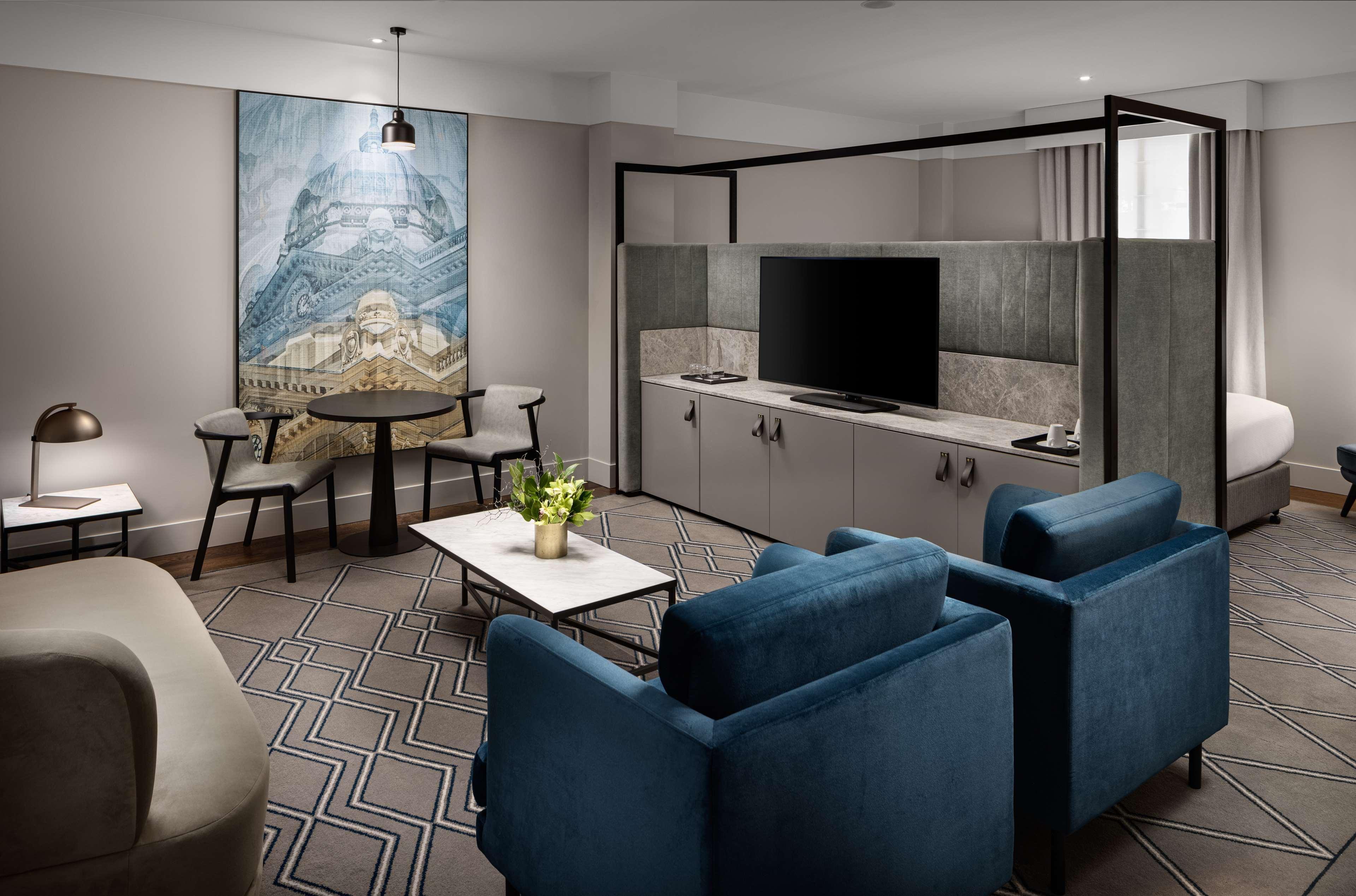 Hilton Melbourne Little Queen Street Buitenkant foto A suite at the hotel