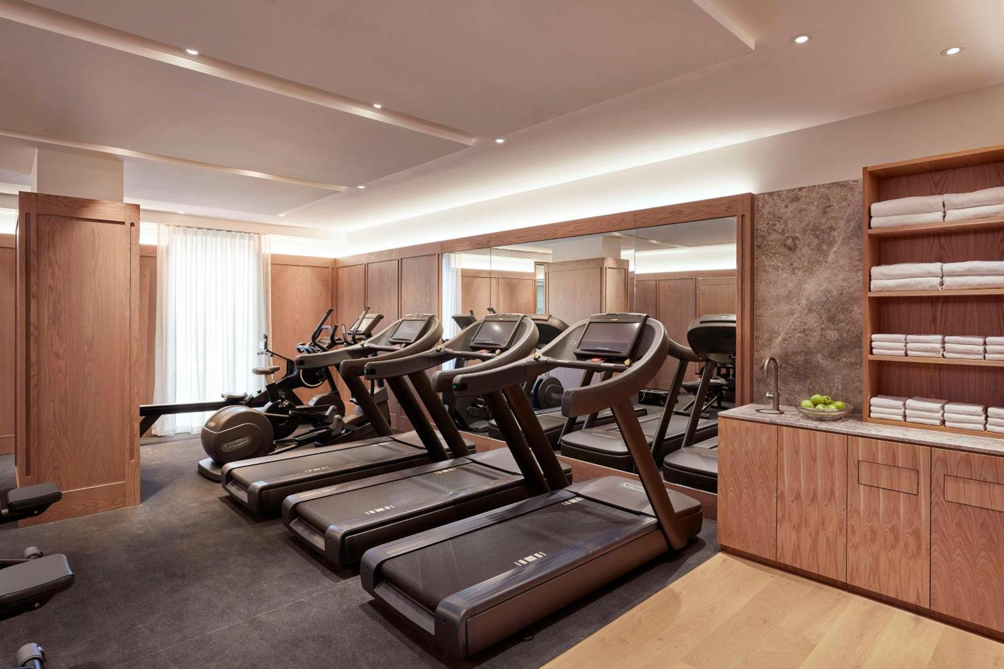 Hilton Melbourne Little Queen Street Buitenkant foto The gym at The Hari
