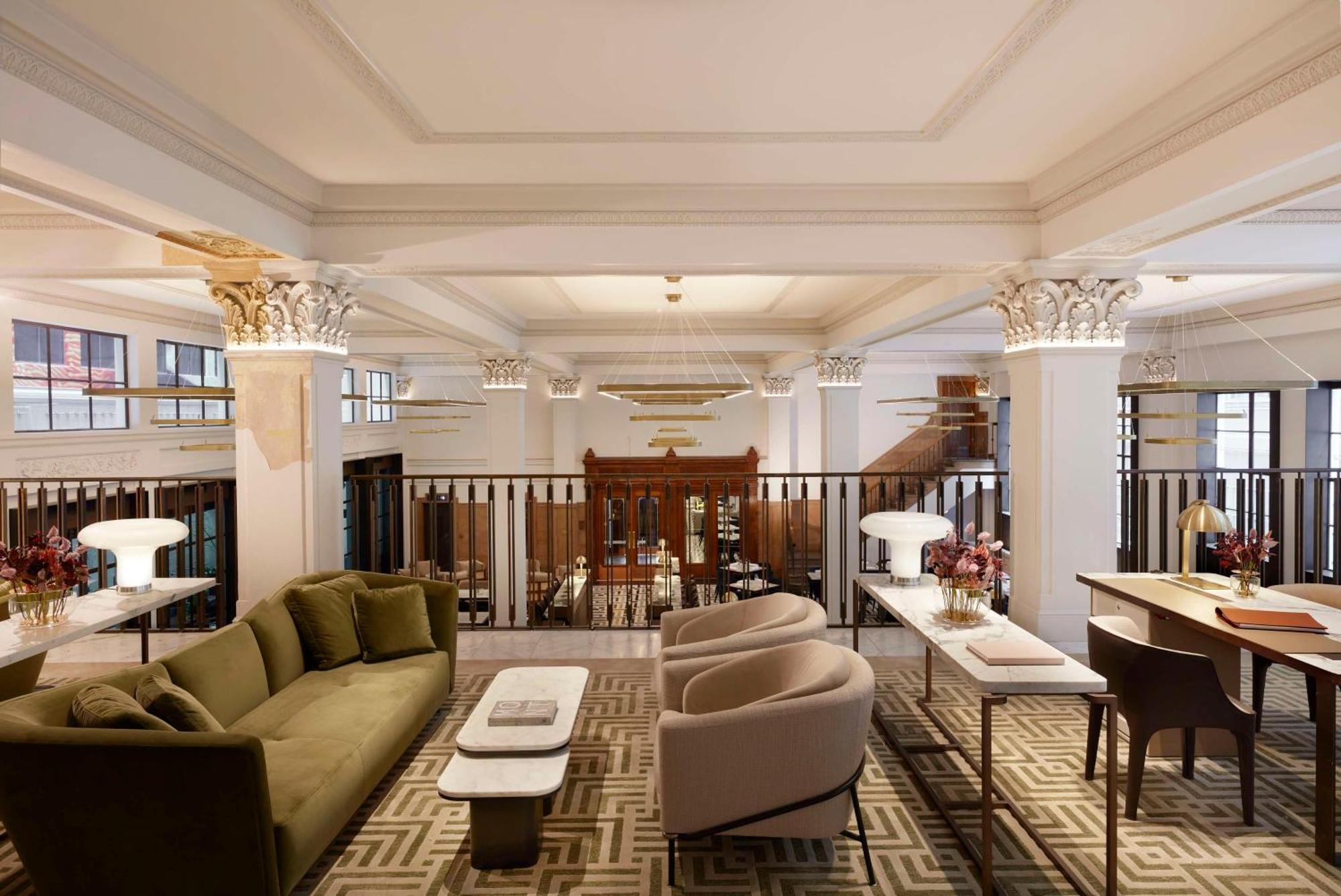 Hilton Melbourne Little Queen Street Buitenkant foto The Library at The Ivy Collection