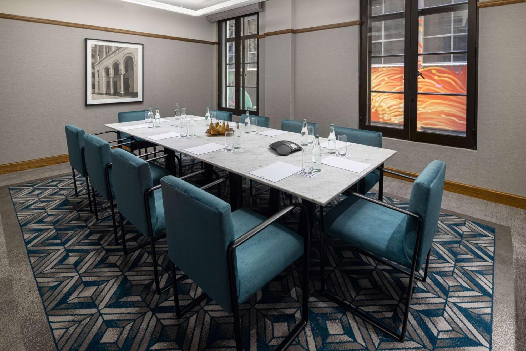 Hilton Melbourne Little Queen Street Buitenkant foto A boardroom at a hotel