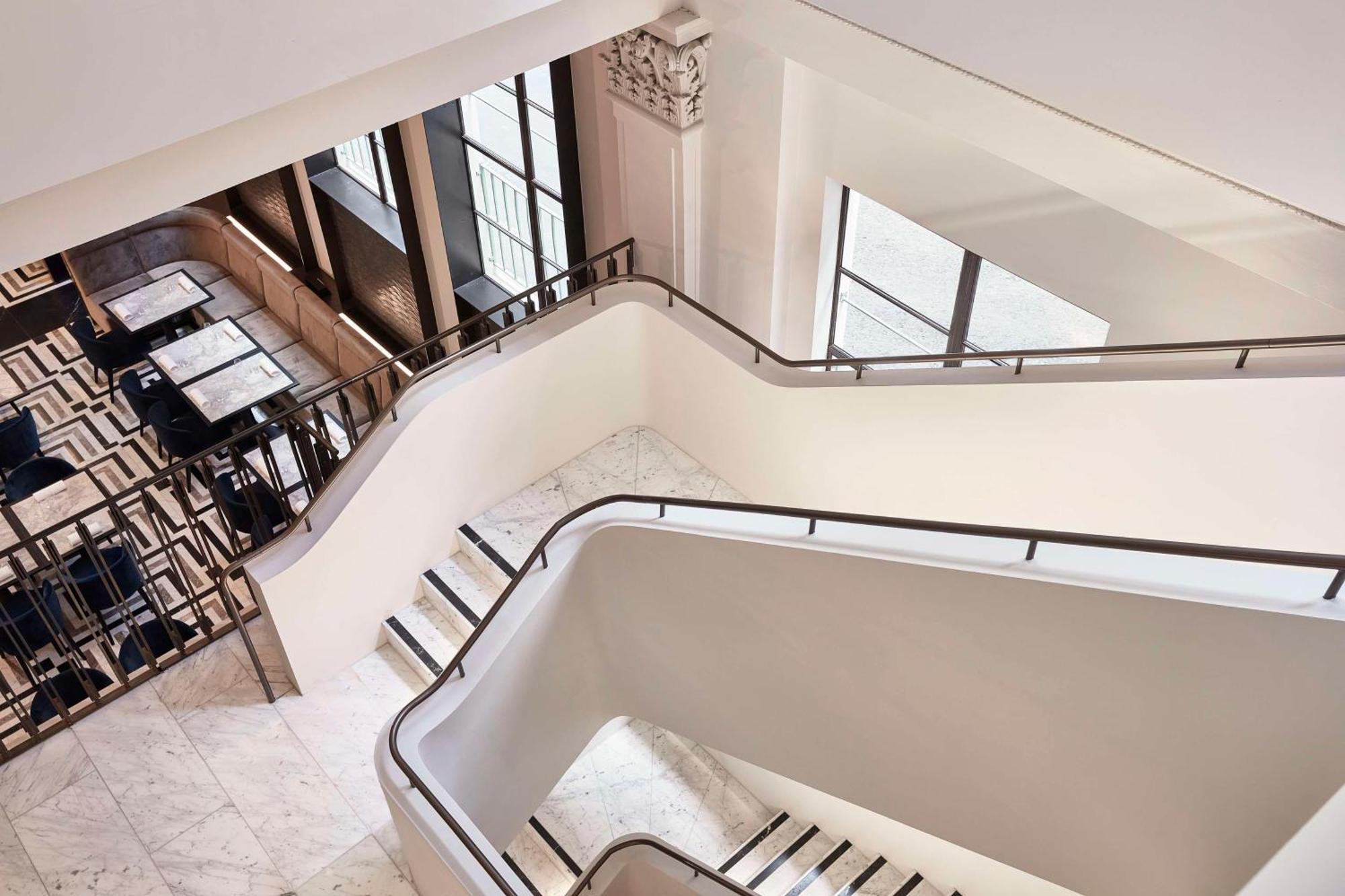 Hilton Melbourne Little Queen Street Buitenkant foto Staircase