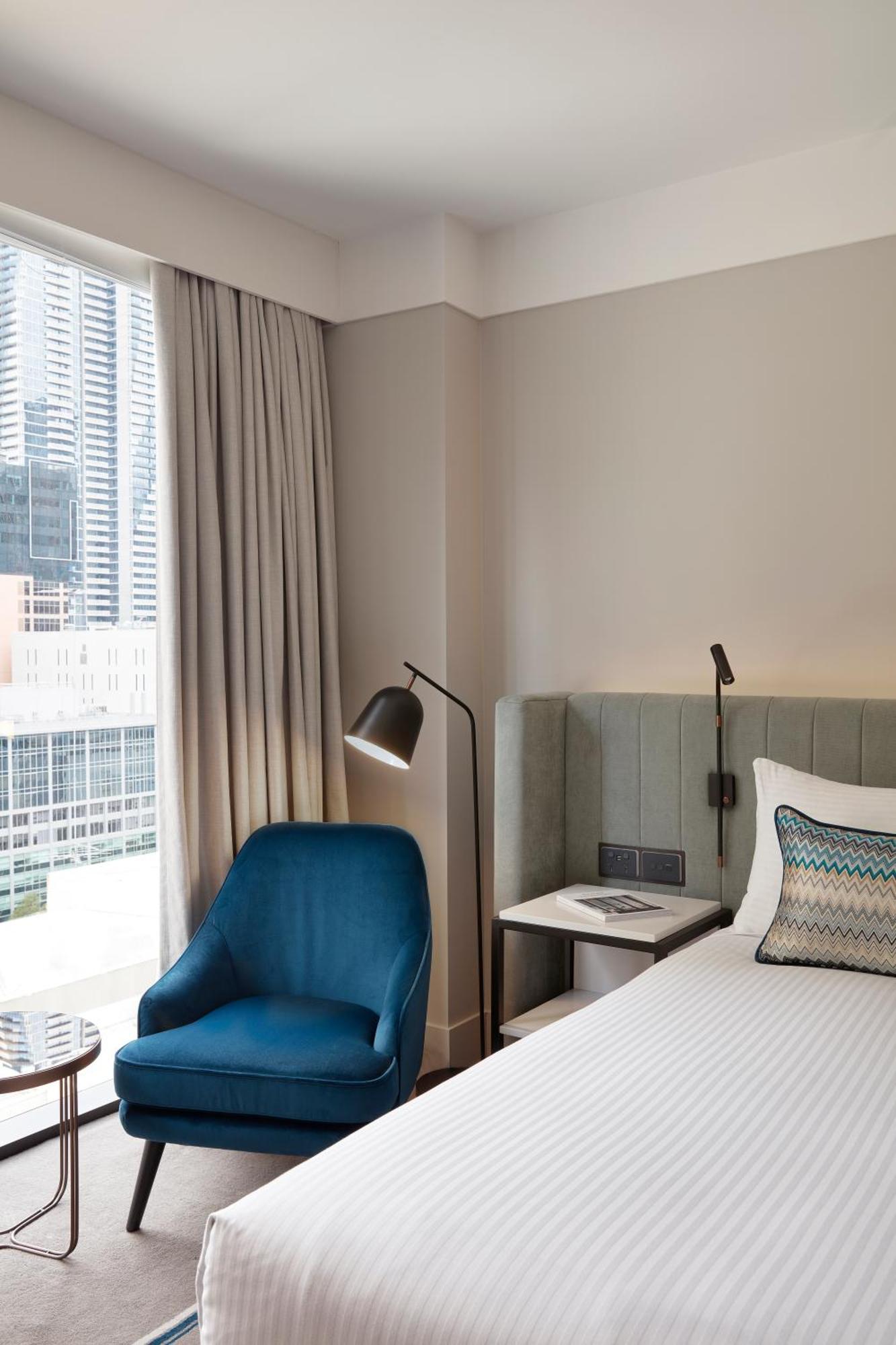 Hilton Melbourne Little Queen Street Buitenkant foto A room at the hotel