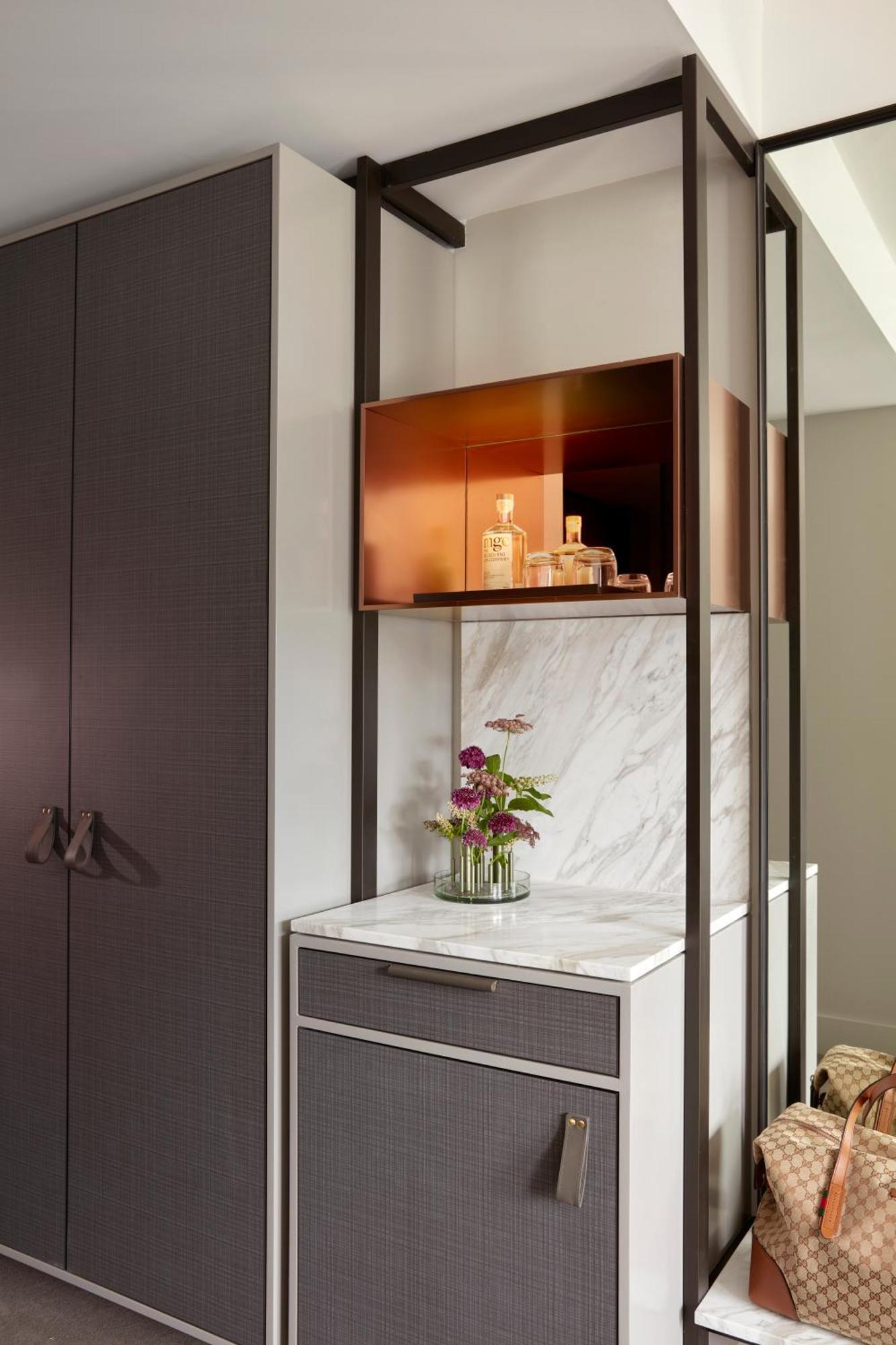 Hilton Melbourne Little Queen Street Buitenkant foto A marble vanity
